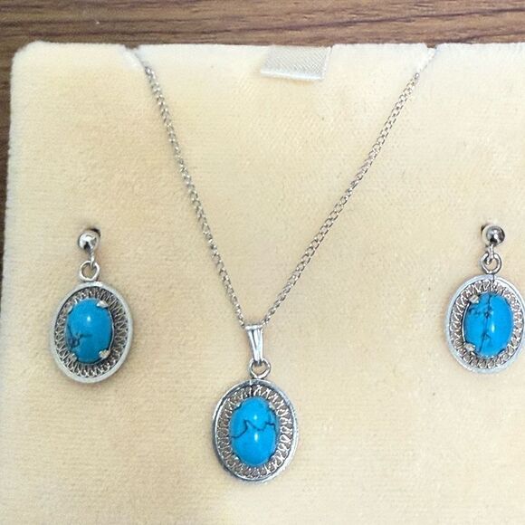Vintage B David Turquoise and Silver Jewelry Set. Necklace & Post Earrings. - Picture 2 of 4